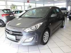 Grau Gebraucht 2017 Hyundai i30 Classic Limousine | 11.999 € (Fairer Preis)