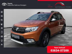 Orange Gebraucht 2017 Dacia Sandero Celebration Kleinwagen | 11.635 € (Teuer)