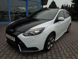 Frozen white Gebraucht 2013 Ford Focus ST Kombi | 11.900 € (Etwas zu teuer)