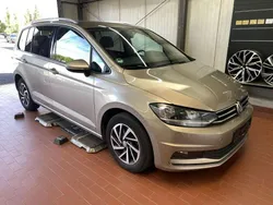 Titanium beige metallic Gebraucht 2018 VW Touran Join Van / Kleinbus | 14.900 € (Guter Preis)