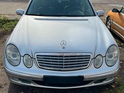 Silber Gebraucht 2002 Mercedes E220 Limousine | 2.300 € (Fairer Preis)