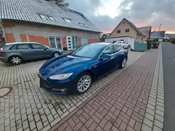 Blau Gebraucht 2016 Tesla Model S Limousine | 24.000 € (Etwas zu teuer)