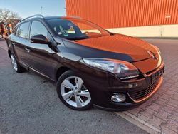 Rot Gebraucht 2014 Renault Mégane III Dynamique Limousine | 5.900 € (Fairer Preis)