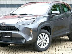 Grau Neu 2025 Toyota Yaris Hybrid Active Limousine | 28.450 € (Etwas zu teuer)