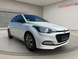 Weiß Gebraucht 2018 Hyundai i20 Passion Limousine | 6.950 € (Fairer Preis)