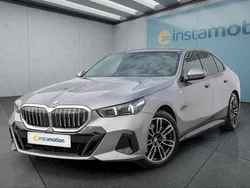 Grau Gebraucht 2024 BMW 540 Limousine | 77.749 €