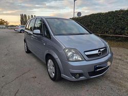 Grau Gebraucht 2009 Opel Meriva Innovation Van / Kleinbus | 3.200 € (Fairer Preis)
