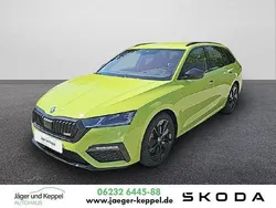 Grün Gebraucht 2024 Skoda Octavia RS Kombi | 38.500 € (Fairer Preis)
