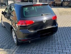 Schwarz Gebraucht 2016 VW Golf VII Allstar Limousine | 11.221 € (Etwas zu teuer)