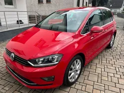 Rot Gebraucht 2016 VW Golf Sportsvan Highline Van / Kleinbus | 14.770 € (Fairer Preis)