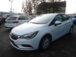 Weiß Gebraucht 2016 Opel Astra Edition Limousine | 10.499 € (Etwas zu teuer)