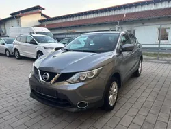 Grau Gebraucht 2015 Nissan Qashqai SUV | 8.999 € (Fairer Preis)
