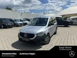 Helvinsilber (metallic) Gebraucht 2024 Mercedes eCitan Kombi | 21.849 € (Fairer Preis)