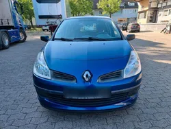 Blau Gebraucht 2009 Renault Clio II Limousine | 1.880 € (Fairer Preis)