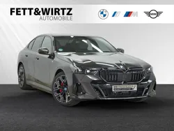 Sophistograu brillanteffekt metallic Gebraucht 2024 BMW 530e M Sport Limousine | 69.900 €