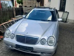 Silber Gebraucht 2001 Mercedes E240 Kombi | 950 € (Superpreis)