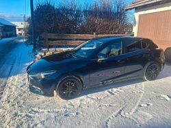 Blau Gebraucht 2018 Mazda 3 Center-Line Limousine | 14.200 € (Fairer Preis)