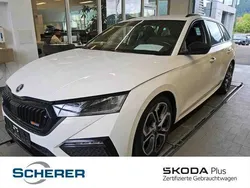 Candyweiß Gebraucht 2022 Skoda Octavia RS Limousine | 28.490 € (Fairer Preis)