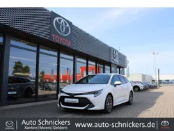 Weiss Gebraucht 2024 Toyota Corolla Team Kombi | 26.490 € (Fairer Preis)