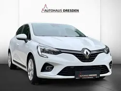 Weiss Gebraucht 2022 Renault Clio V Business Limousine | 13.350 € (Guter Preis)