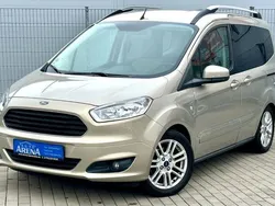 Grau Gebraucht 2015 Ford Tourneo Courier Titanium Van / Kleinbus | 10.950 € (Guter Preis)