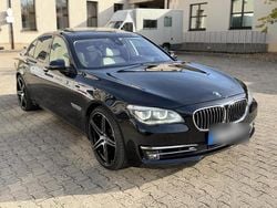 Blau Gebraucht 2014 BMW 750L Limousine | 23.500 € (Fairer Preis)