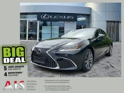 Graphite black Gebraucht 2021 Lexus ES300H Luxury Line Limousine | 40.990 €