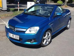 Blau Gebraucht 2010 Opel Tigra Edition Cabrio | 2.800 € (Fairer Preis)