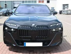 Saphirschwarz metallic Gebraucht 2024 BMW 740 Sport Line Limousine | 118.900 €