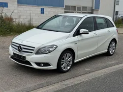 Weiß Gebraucht 2012 Mercedes B180 Van / Kleinbus | 5.999 € (Guter Preis)