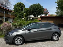 Grau Gebraucht 2017 Opel Astra Edition Limousine | 10.900 € (Etwas zu teuer)