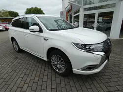 Weiß Gebraucht 2021 Mitsubishi Outlander P-HEV Plus SUV | 23.890 € (Fairer Preis)