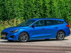 Blau Gebraucht 2021 Ford Focus ST-Line Kombi | 17.500 € (Etwas zu teuer)