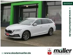 Weiß (moonweiss perleffekt) Gebraucht 2021 Skoda Octavia Style Kombi | 24.990 € (Fairer Preis)