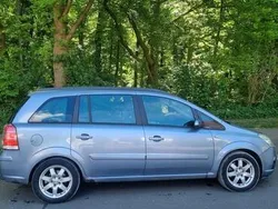 Grau Gebraucht 2007 Opel Zafira Van / Kleinbus | 2.400 € (Guter Preis)