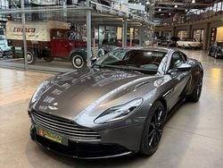 Grau Gebraucht 2017 Aston Martin DB11 Coupé | 146.900 €