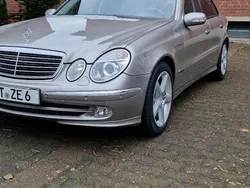 Grau Gebraucht 2005 Mercedes E220 Limousine | 6.898 €