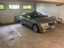 Grau Gebraucht 2005 Mercedes C200 Classic Limousine | 2.400 € (Etwas zu teuer)