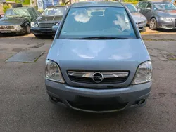 Grau Gebraucht 2009 Opel Meriva Van / Kleinbus | 3.300 €