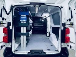 Weiß Gebraucht 2022 Opel Vivaro Edition Van / Kleinbus | 15.470 € (Superpreis)