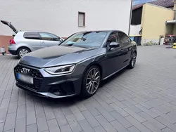 Grau Gebraucht 2020 Audi A4 Sport Limousine | 25.000 € (Etwas zu teuer)