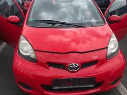 Rot Gebraucht 2011 Toyota Aygo Kleinwagen | 2.999 € (Fairer Preis)