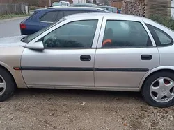 Silber Gebraucht 1998 Opel Vectra Limousine | 650 € (Superpreis)