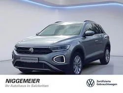 Pyritsilber metallic (metallic) Gebraucht 2024 VW T-Roc Life SUV | 27.480 € (Superpreis)