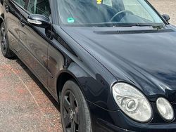 Schwarz Gebraucht 2003 Mercedes E220 Limousine | 2.500 €