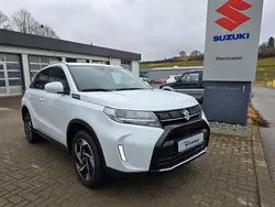 Weiß Neu 2025 Suzuki Vitara Comfort+ SUV | 28.400 € (Etwas zu teuer)