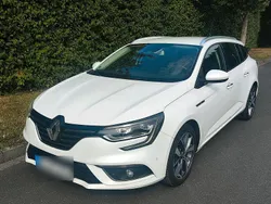 Weiß Gebraucht 2016 Renault Mégane GrandTour Bose Edition Kombi | 8.000 € (Etwas zu teuer)