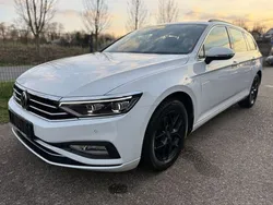 Weiß Gebraucht 2021 VW Passat Business Kombi | 19.450 € (Fairer Preis)
