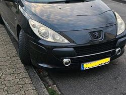 Schwarz Gebraucht 2007 Peugeot 307 CC Cabrio | 3.000 €