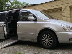 Silber Gebraucht 2011 Kia Carnival Van / Kleinbus | 8.900 €